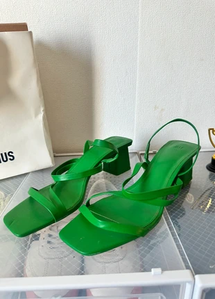 Sandales à talon vertes Zara, marque: Zara, état: Très bon état, taille: 41, 7,00 €, 8,05 € Protection acheteurs incluse