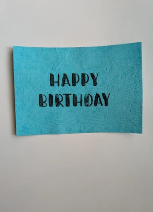 Fel blauw kaartje handgemaakt uniek, gemaakt v gerecycleerd papier met boodschap Happy Birthday, état: Neuf sans étiquette, 1,50 €, 2,28 € Protection acheteurs incluse