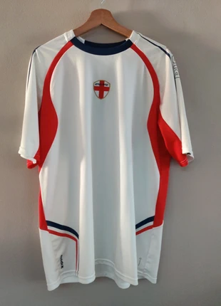 Maillot/Vareuse d'entraînement Angleterre football marque Kipsta. Taille XL, marca: Kipsta, estado: Muito bom, tamanho: XL, €4.00, €4.90 inclui Proteção do Comprador