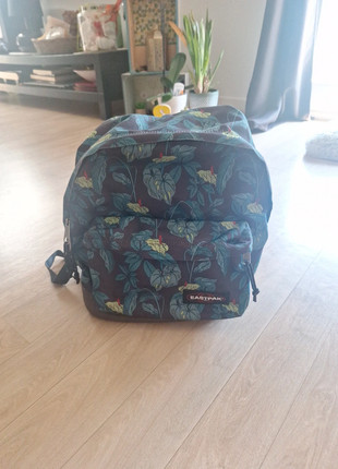 Sac à dos Eastpak Wyoming - Fleurs marine/vert, marque: Eastpak, état: Bon état, 25,00 €, 26,25 € Protection acheteurs incluse