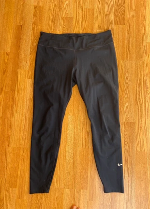 Donkerblauwe fitnesslegging nike, brand: Nike, condizioni: Buone, taglia: XL / IT 46 / EU 42, €10.00, €11.20 include la Protezione acquisti