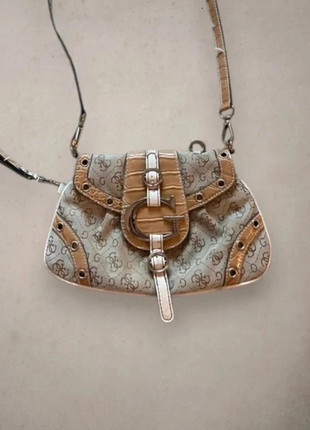 Sac à main Guess Vintage Monogram G Beige Camel Boucle Logo Y2K 2000s, marque: GUESS, état: Très bon état, 60,00 €, 63,70 € Protection acheteurs incluse
