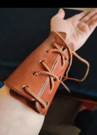 Bracelet cuir camel médiévale France artisanal, brand: Vintage Dressing, condizioni: Ottime, €40.00, €42.70 include la Protezione acquisti Pro