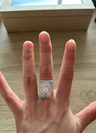 Bague en argent rectangulaire ethnique Nature & Découvertes, marke: Nature & Decouvertes, zustand: Sehr gut, größe: Größenverstellbar, 25,00 €, 26,95 € inklusive Vinted-Käuferschutz