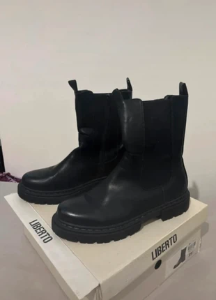 Bottines noires Chunky Liberto - Look Zara / Dr Martens, marque: La Halle, état: Très bon état, taille: 40, 25,00 €, 26,95 € Protection acheteurs incluse