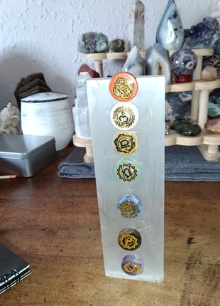Grande plaque sélénite avec pierres chakras, marque: lithotherapie, état: Très bon état, 8,00 €, 9,10 € Protection acheteurs incluse