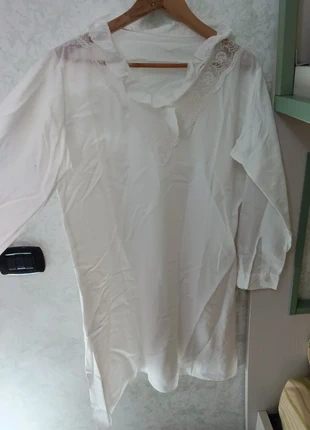 Camicia bianca donna con pizzo sul colletto – stile delicato e romantico, taglia M 🤍, brand: Made In Italy, condizioni: Ottime, taglia: M / IT 42 / EU 38, €3.00, €3.85 include la Protezione acquisti