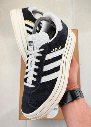 Baskets Sneackers Adidas Originals Gazelle Bold Elevate << Black White >> Taille 39.5, marque: adidas, état: Très bon état, taille: 39.5, 65,00 €, 68,95 € Protection acheteurs (Pro) incluse