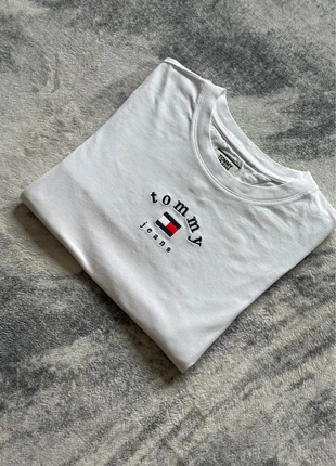 T-shirt femme Tommy Jeans blanc logo brodé S, marke: Tommy Jeans, zustand: Sehr gut, größe: S / 36 / 8, 19,99 €, 21,69 € beinhaltet Vinted-Käuferschutz Pro