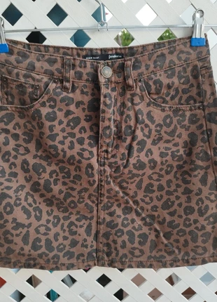 Jupe léopard, marca: Stradivarius, estado: Muy bueno, tamaño: XS / 34 / 6, 8,00 €, 9,10 € Protección al comprador incluida