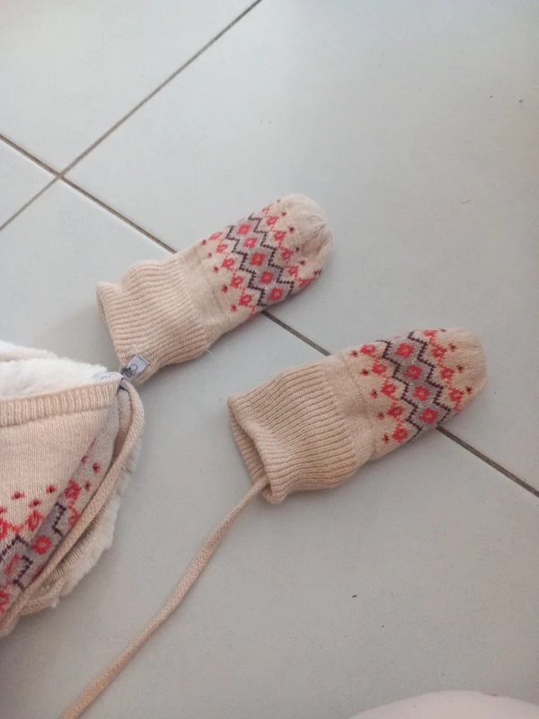 Ensemble bonnet, gants, tour de cou - photo numéro 4