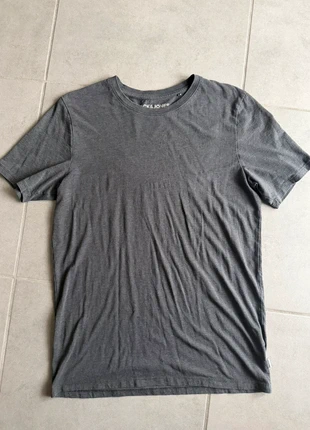 T-shirt Jack & Jones gris taille M – très bon état, marque: Jack & Jones, état: Très bon état, taille: M, 3,00 €, 3,85 € Protection acheteurs incluse