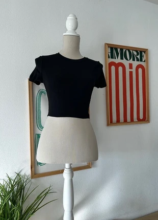 Top court noir Zara en viscose et polyamide, brand: Zara, condition: Very good, size: S / 36 / 8, €7.00, €8.05 includes Buyer Protection Pro