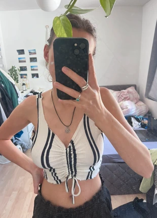 Weiß- dunkelblau gestreiftes Top, marke: Love Tree, zustand: Sehr gut, größe: S / 36 / 8, 5,00 €, 5,95 € inklusive Vinted-Käuferschutz