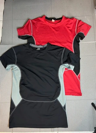 Sous maillot T-shirt rouge et noir taille S, condition: Very good, size: S, €10.00, €11.20 includes Buyer Protection