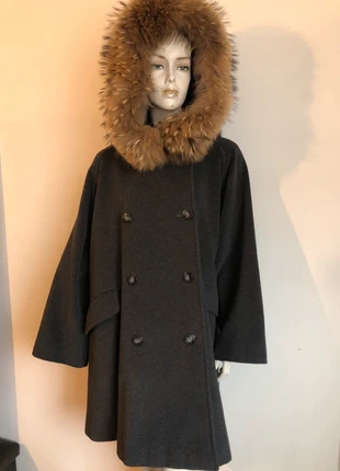 Manteau Max mara laine gris fendu sur le côté forme cape, marque: Max Mara, état: Très bon état, taille: XL / 42 / 14, 160,00 €, 168,70 € Protection acheteurs (Pro) incluse