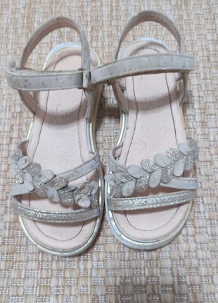 Chaussures été sandales dorées  fille pointure 32, marca: Dorè, estado: Bom, tamanho: 32, €2.00, €2.80 inclui Proteção do Comprador