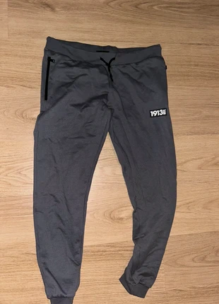 Grijze joggingbroek, staat: Heel goed, maat: XL, € 4,00, € 4,90 inclusief Kopersbescherming