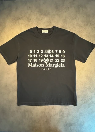 Haut T-Shirt Large Uni Noir Imprimés Blanc à Manches Courtes en Coton Maison Margiela | Taille M, marca: Maison Margiela, estado: Muy bueno, tamaño: M, 75,00 €, 79,45 € Protección al comprador incluida