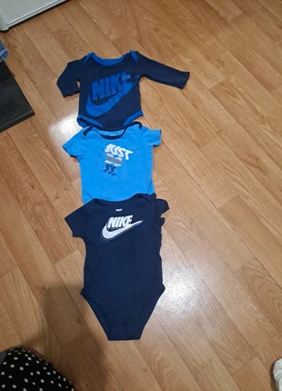 Lot 3 body nike 6mois, marca: Nike, estado: Muy bueno, tamaño: 3-6 meses / 62 cm, 10,00 €, 11,20 € Protección al comprador incluida