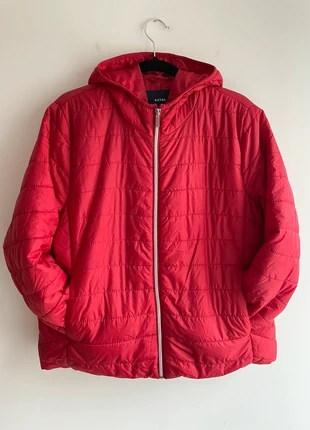 Doudoune basique uni rouge à capuche, marque: Kiabi, état: Très bon état, taille: 4XL / 48 / 20, 10,00 €, 11,20 € Protection acheteurs (Pro) incluse