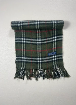 Écharpe Burberry Verte 100% Laine D’agneau, marque: Burberry, état: Très bon état, 39,90 €, 42,60 € Protection acheteurs incluse
