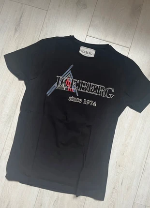 T shirt iceberg, marque: Iceberg, état: Très bon état, taille: M, 10,00 €, 11,20 € Protection acheteurs incluse