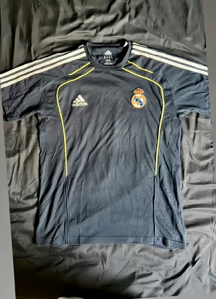 T-shirt maillot de foot vintage du Real Madrid Adidas 2010-2011, brand: adidas, condizioni: Ottime, taglia: M, €29.98, €32.18 include la Protezione acquisti