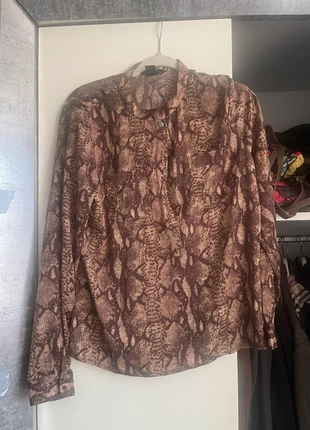 Snake print blouse, marke: H&M, zustand: Sehr gut, größe: XL / 42 / 14, 2,00 €, 2,80 € inklusive Vinted-Käuferschutz