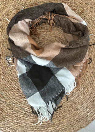 Écharpe rectangulaire camel, noire & blanche – chaude et stylée, merk: Boutique indépendante, staat: Heel goed, € 7,00, € 8,05 inclusief Kopersbescherming
