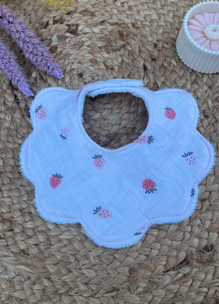 Bavoir à motifs fraises, marque: Bavoir, état: Neuf sans étiquette, 5,50 €, 6,48 € Protection acheteurs incluse