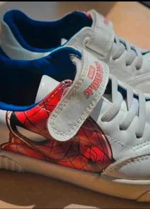 Sneakers Spiderman Marvel taglia 33/34, merk: Marvel, staat: Heel goed, maat: 33, € 8,00, € 9,10 inclusief Kopersbescherming