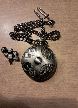 DND pocket watch dice holder with mini dice (steampunk silver cross)), marca: D&D, estado: Novo sem etiquetas, €18.00, €19.60 inclui Proteção do Comprador