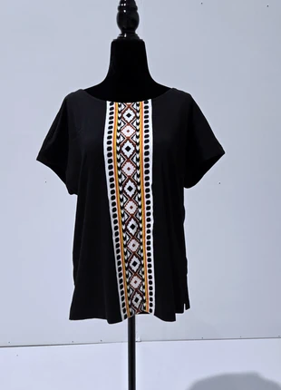 Solar Black T-Shirt with Embroidered Tribal Panel – Size 40, marca: solar., estado: Muy bueno, tamaño: L / 40 / 12, 10,00 €, 11,20 € Protección al comprador incluida