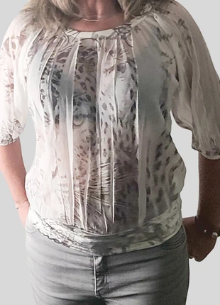 Blouse blanche et grise, tigre dessiné, manches 3/4, col rond Taille 40, état: Très bon état, taille: L / 40 / 12, 4,00 €, 4,90 € Protection acheteurs incluse