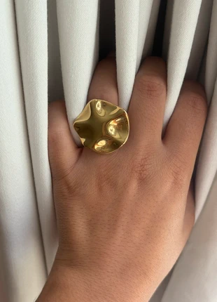 Gold Wavy Open Ring, condition: Very good, size: Adjustable, £7.00, £8.05 includes Buyer Protection Pro