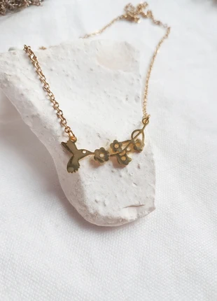 Collier colibri butinant une fleur en acier inoxydable doré, marque: Colibri, état: Très bon état, 13,00 €, 14,35 € Protection acheteurs (Pro) incluse