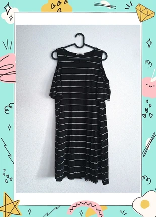 Vestido negro rayas blancas hombros descubiertos – Robe noire rayures épaules dénudées (Pull&Bear), marca: Pull & Bear, estado: Muy bueno, tamaño: M / 38 / 10, 9,99 €, 11,19 € Protección al comprador incluida