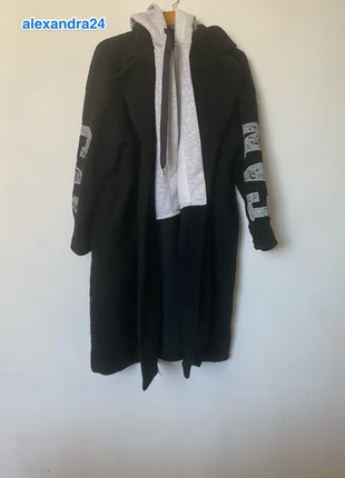 Manteau long noir sweat gris à inscription, brand: New Collection, condizioni: Ottime, taglia: Taglia unica, €30.00, €32.20 include la Protezione acquisti