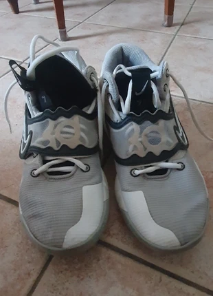 NikeKD Trey 5 X, marque: Nike, état: Très bon état, taille: 43, 40,00 €, 42,70 € Protection acheteurs incluse