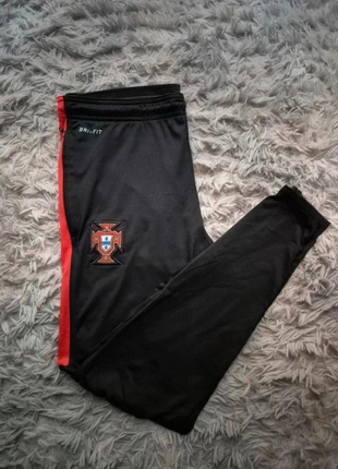 Survêtement Nike Portugal Rouge Noir Taille S, merk: Nike, staat: Heel goed, maat: S, € 18,50, € 20,13 inclusief Kopersbescherming