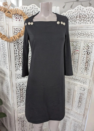 Robe noire Urban by venca – Col carré à boutons dorés – Taille S – Élégance intemporelle B15, brand: Urban By Venca, condizioni: Ottime, taglia: S / IT 40 / EU 36, €19.99, €21.69 include la Protezione acquisti Pro