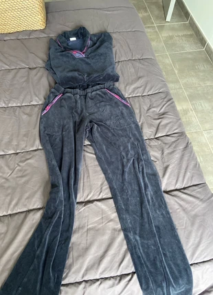 Pyjama Le chat, merk: Le Chat, staat: Heel goed, maat: L / 40 / 12, € 9,00, € 10,15 inclusief Kopersbescherming