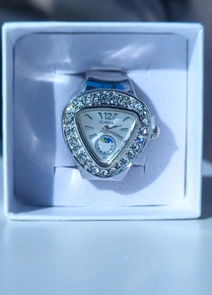 Silver Crystal Triangle Adjustable Ring Watch, marque: Vintage Dressing, état: Neuf sans étiquette, taille: Ajustable, 13,00 €, 14,35 € Protection acheteurs incluse