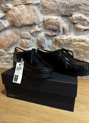 Clarks Wallabee Vernis noir, marke: Clarks, zustand: Neu, mit Etikett, größe: 39.5, 115,00 €, 121,45 € inklusive Vinted-Käuferschutz
