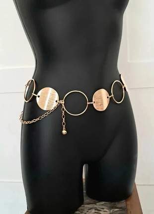 Ceinture chaîne dorée anneaux Y2K, marque: y2k, état: Très bon état, taille: Ajustable, 12,00 €, 13,30 € Protection acheteurs (Pro) incluse