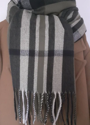 Echarpe Chevignon quadrillée, marque: Chevignon, état: Neuf avec étiquette, 8,00 €, 9,10 € Protection acheteurs incluse