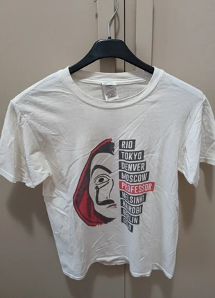 T-Shirt "La Casa di Carta" Iconica & Originale (unisex), marke: Gildan, zustand: Sehr gut, größe: XS, 3,00 €, 3,85 € inklusive Vinted-Käuferschutz