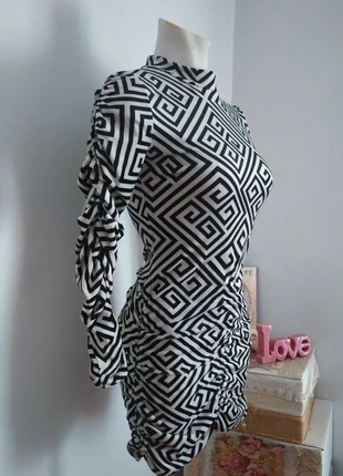 Vestido entallado de terciopelo, marca: Boutique Italiana, estado: Muy bueno, tamaño: M / 38 / 10, 23,90 €, 25,80 € Protección al comprador incluida