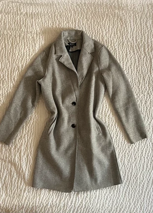 Light grey coat by ONLY, merk: ONLY, staat: Goed, maat: XS / 34 / 6, € 18,00, € 19,60 inclusief Kopersbescherming